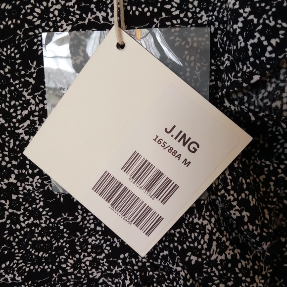 Floral Print Mini-Dress sz Medium Elastic Cuffs Ruffled Black/White J. ING NWT - Picture 6 of 10